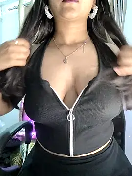 Snapshot of luv_johrrra chatting on 12.20.25 luv johrrra online show from 12.20.25