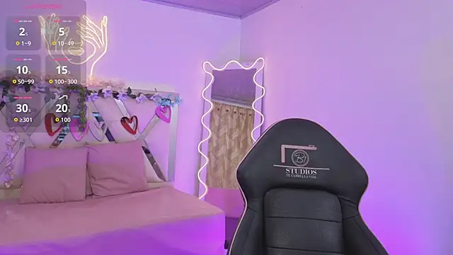 Snapshot of chleo_tay chatting on 10.09.25 chleo tay online show from 10.09.25