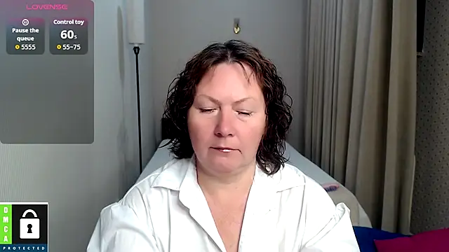 Snapshot of milf_hornys chatting on 09.28.25 milf hornys online show from 09.28.25