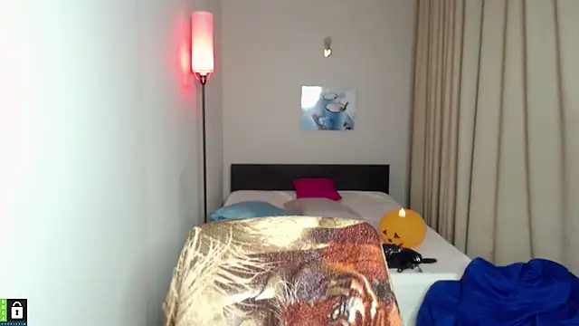 Snapshot of milf_hornys chatting on 10.25.25 milf hornys online show from 10.25.25