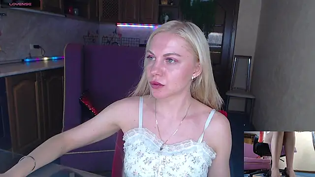 LiSinDoll online show from 10.20.25