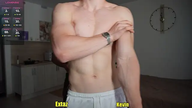 Snapshot of Horny_boyzz chatting on 09.11.25 Horny boyzz online show from 09.11.25