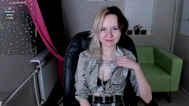 girl next doorr online show from 10.23.25