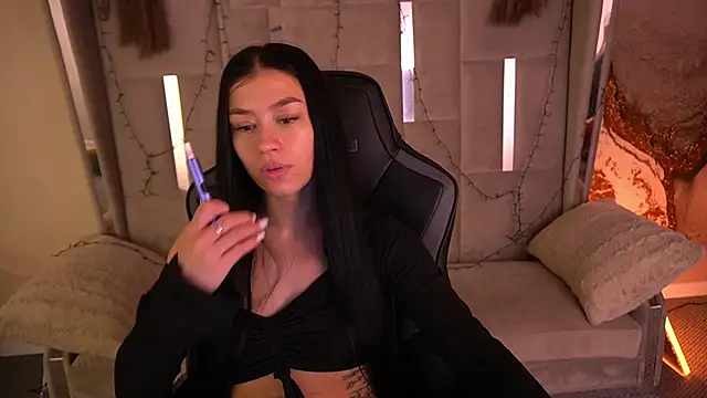 FataleNellie online show from 04.13.26