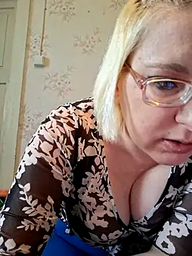 Snapshot of VikaKing chatting on 04.27.26 VikaKing online show from 04.27.26
