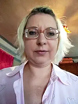 Snapshot of VikaKing chatting on 05.28.26 VikaKing online show from 05.28.26