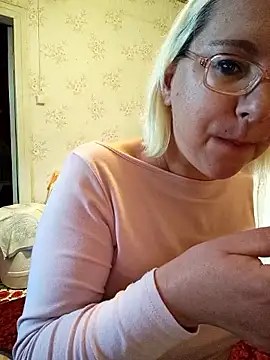 Snapshot of VikaKing chatting on 05.28.26 VikaKing online show from 05.28.26