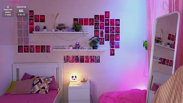 Queen Michelle  online show from 09.14.25