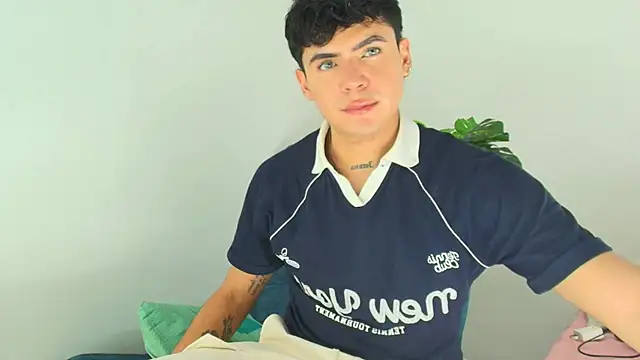 CamiiGuzmanX online show from 12.02.25