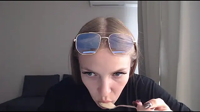 HitGyrl online show from 08.01.26