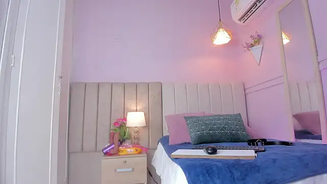 Snapshot of _wendy_x chatting on 09.23.25 wendy x online show from 09.23.25