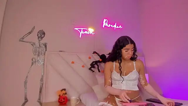 Snapshot of _wendy_x chatting on 11.01.25 wendy x online show from 11.01.25