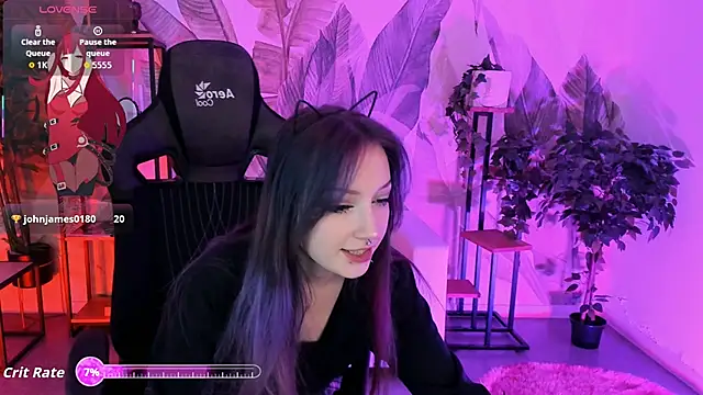 Snapshot of LiliLuna chatting on 10.04.25 LiliLuna online show from 10.04.25