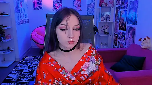 Snapshot of LiliLuna chatting on 10.05.25 LiliLuna online show from 10.05.25