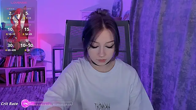 Snapshot of LiliLuna chatting on 10.10.25 LiliLuna online show from 10.10.25