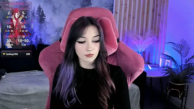 Snapshot of LiliLuna chatting on 11.03.25 LiliLuna online show from 11.03.25