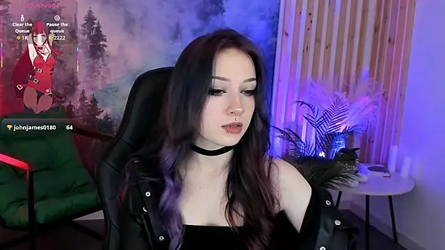 Snapshot of LiliLuna chatting on 11.06.25 LiliLuna online show from 11.06.25