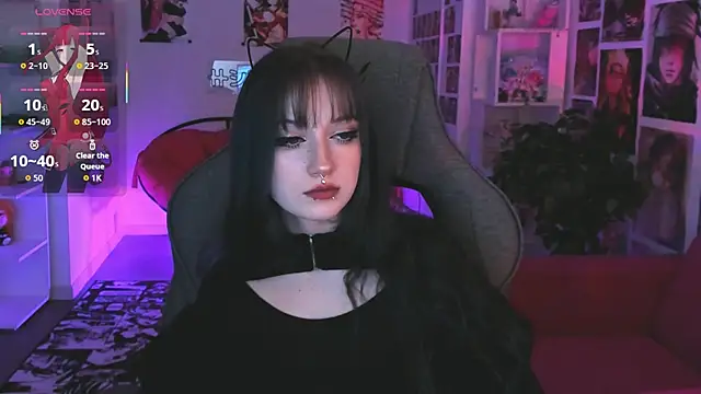 LiliLuna online show from 02.15.26