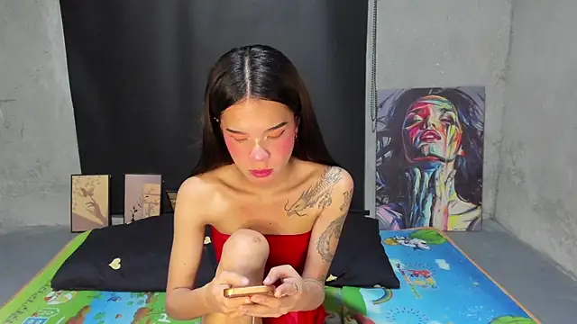 Colette Thompson online show from 03.11.26