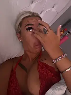 Snapshot of EllieMaeBaby chatting on 09.21.25 EllieMaeBaby online show from 09.21.25