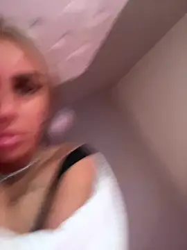 Snapshot of EllieMaeBaby chatting on 11.21.25 EllieMaeBaby online show from 11.21.25