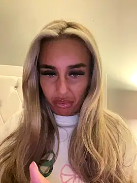 Snapshot of EllieMaeBaby chatting on 11.27.25 EllieMaeBaby online show from 11.27.25