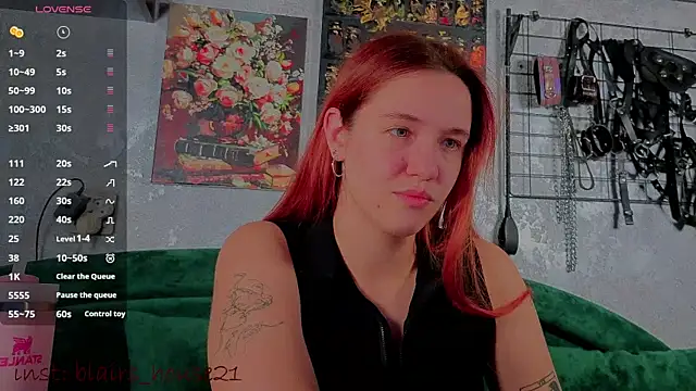 Snapshot of the_high_priestess chatting on 10.16.25 the high priestess online show from 10.16.25