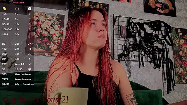 Snapshot of the_high_priestess chatting on 10.18.25 the high priestess online show from 10.18.25