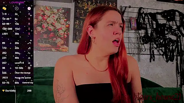 Snapshot of the_high_priestess chatting on 10.22.25 the high priestess online show from 10.22.25