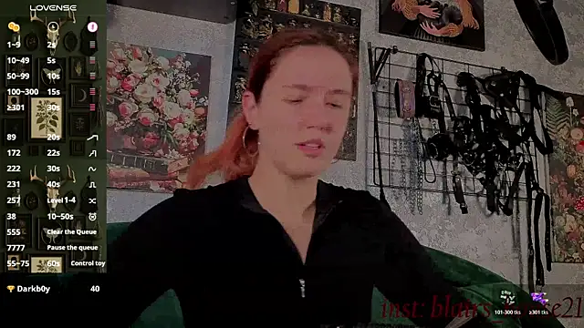 Snapshot of the_high_priestess chatting on 11.07.25 the high priestess online show from 11.07.25