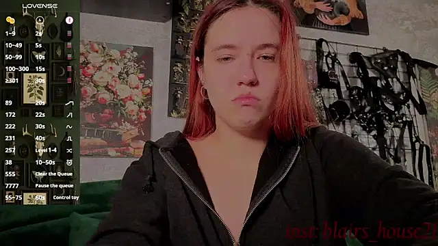 Snapshot of the_high_priestess chatting on 11.11.25 the high priestess online show from 11.11.25