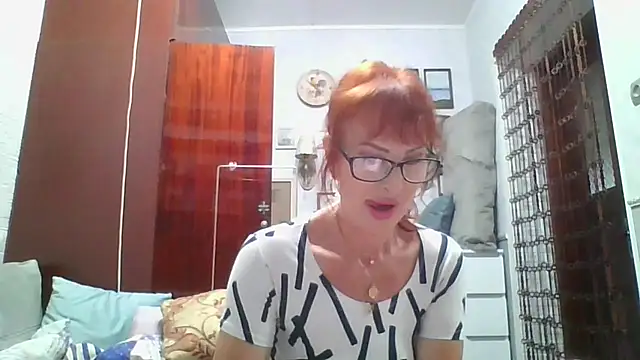 Snapshot of Mellana chatting on 10.05.25 Mellana online show from 10.05.25