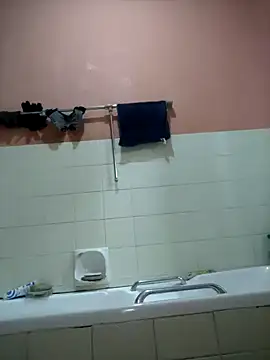 Kateera1 online show from 10.17.25