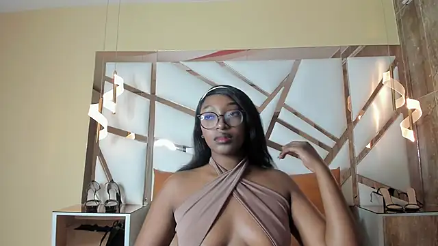 YallianaBrooks online show from 04.14.26