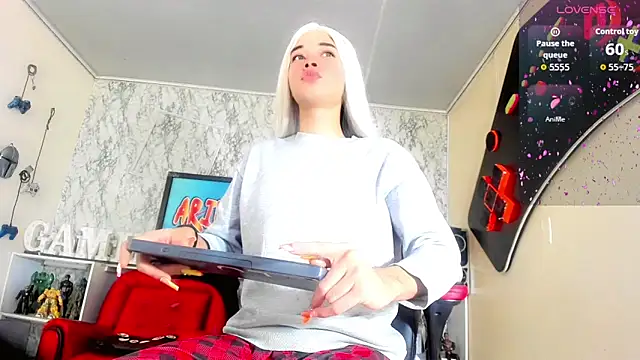 Madison Mujica online show from 10.25.25