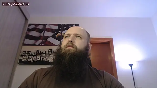 Snapshot of PayMasterGus chatting on 10.12.25 PayMasterGus online show from 10.12.25