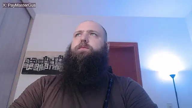 Snapshot of PayMasterGus chatting on 11.05.25 PayMasterGus online show from 11.05.25