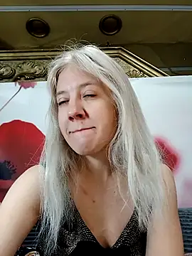 Snapshot of HeronDenni chatting on 10.25.25 HeronDenni online show from 10.25.25