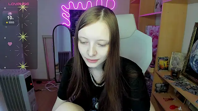 AliceHaris online show from 11.22.25