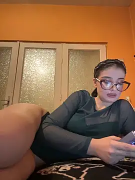 Larra69 online show from 12.04.25