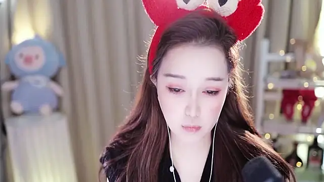 Snapshot of l2day_ chatting on 10.11.25 l2day online show from 10.11.25