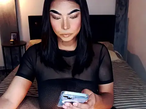 xTrixieMae online show from 04.10.26