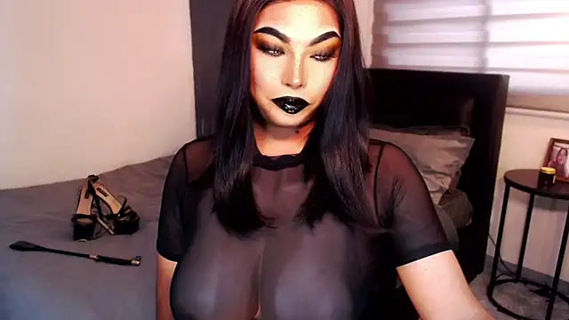 xTrixieMae online show from 04.23.26