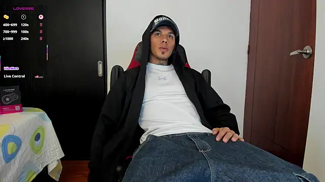 Snapshot of Savajelust chatting on 09.24.25 Savajelust online show from 09.24.25