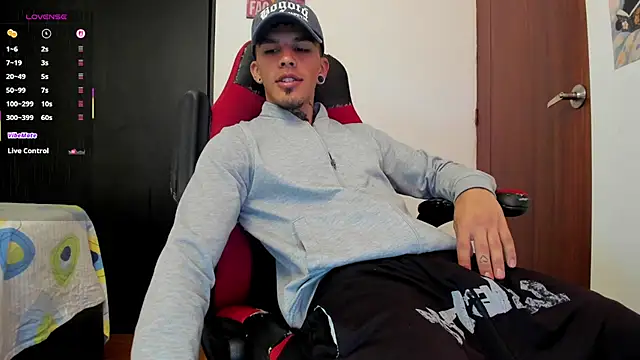 Snapshot of Savajelust chatting on 09.25.25 Savajelust online show from 09.25.25