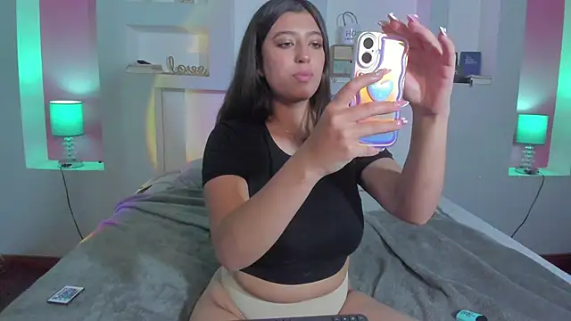 Bella  Lane online show from 10.16.25