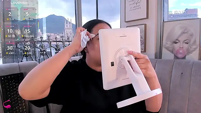 Zoey thompson online show from 10.15.25