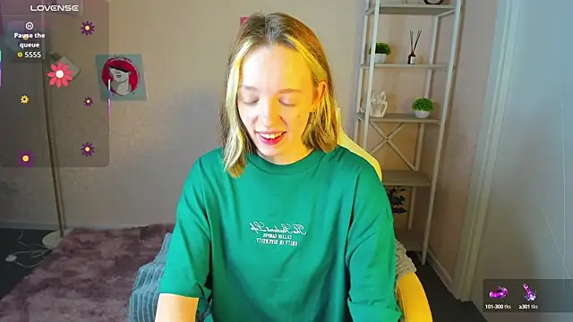 Snapshot of R0cket_bunny chatting on 09.24.25 R0cket bunny online show from 09.24.25