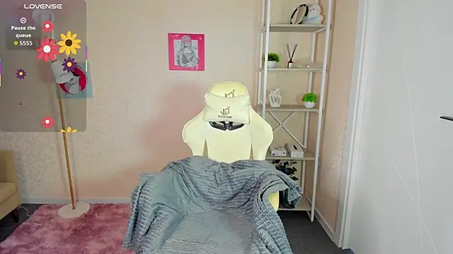 Snapshot of R0cket_bunny chatting on 09.30.25 R0cket bunny online show from 09.30.25