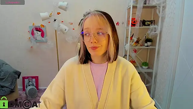 Snapshot of R0cket_bunny chatting on 10.23.25 R0cket bunny online show from 10.23.25